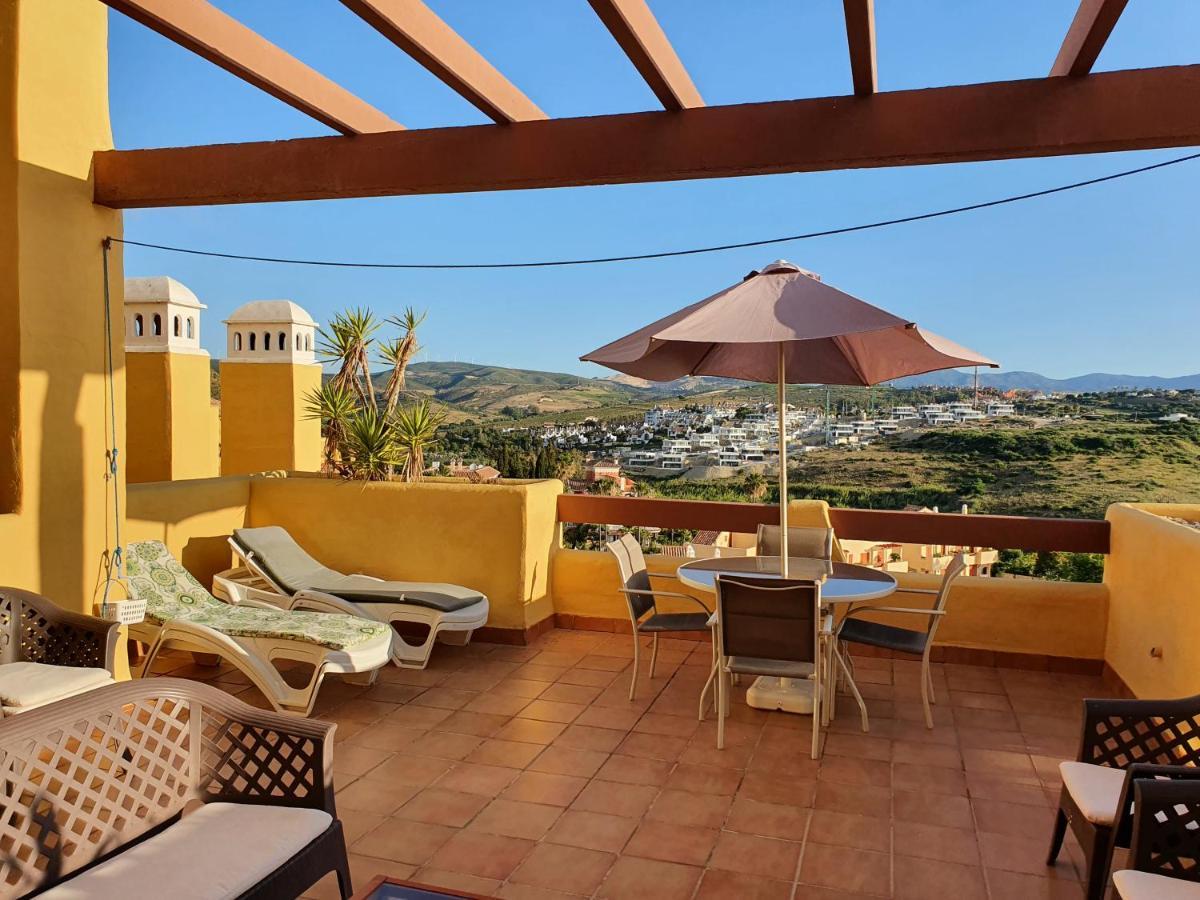 Seaview A Spectacular 3 Bed 3 Bathroom Penthouse Манилва Экстерьер фото