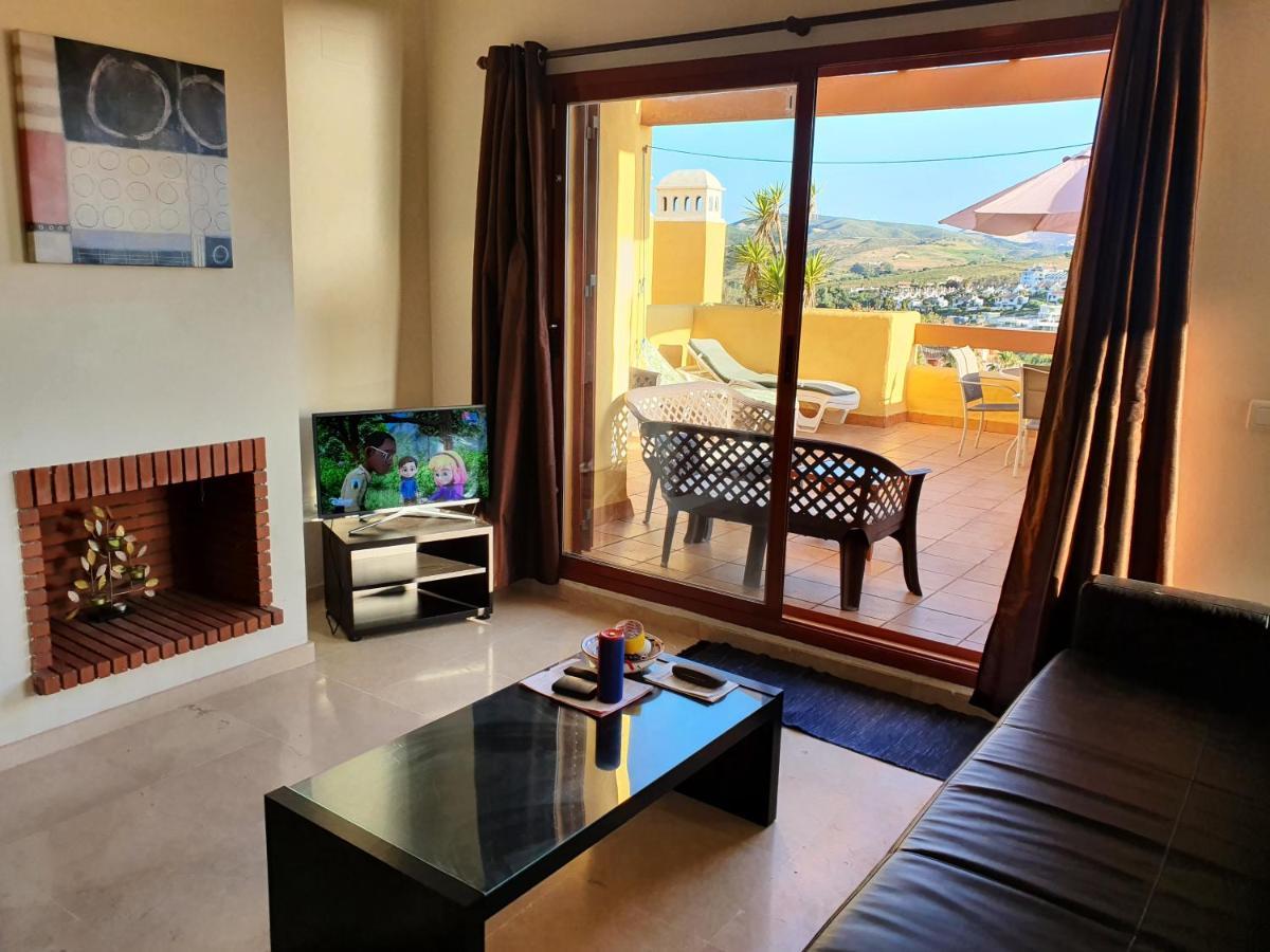Seaview A Spectacular 3 Bed 3 Bathroom Penthouse Манилва Экстерьер фото