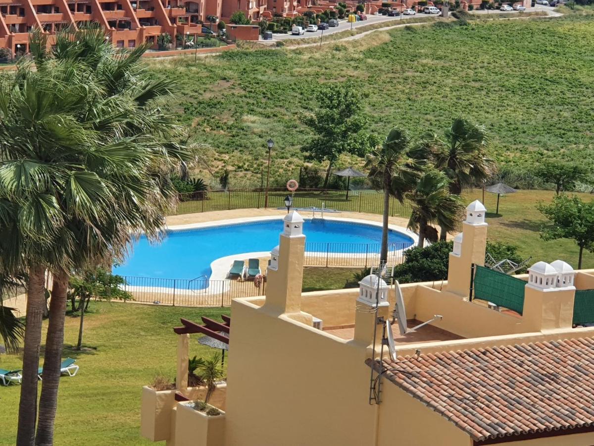 Seaview A Spectacular 3 Bed 3 Bathroom Penthouse Манилва Экстерьер фото