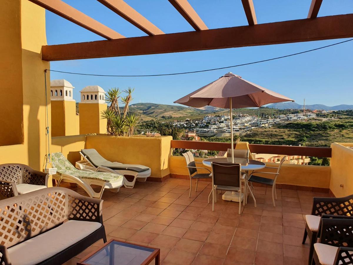 Seaview A Spectacular 3 Bed 3 Bathroom Penthouse Манилва Экстерьер фото