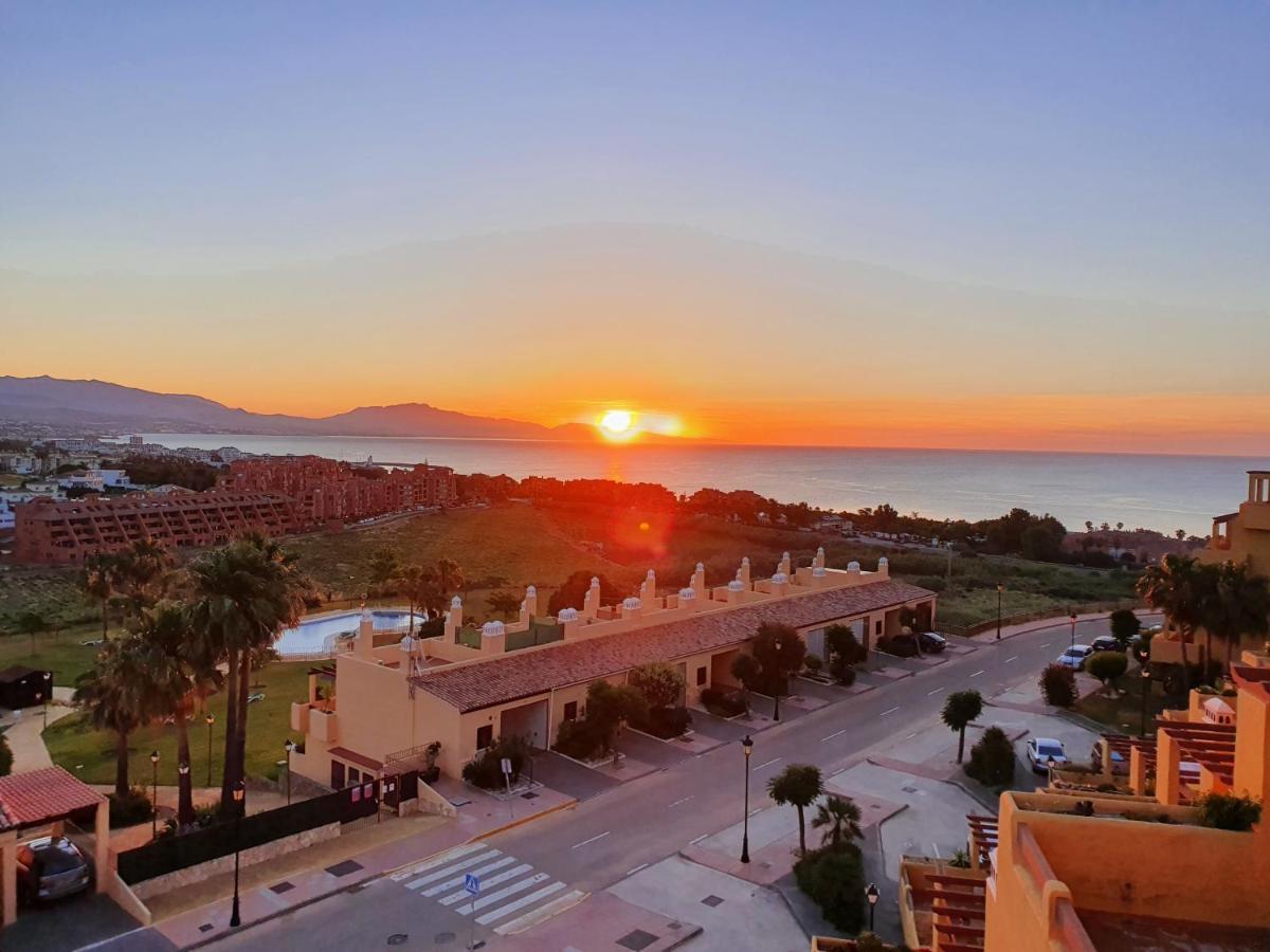 Seaview A Spectacular 3 Bed 3 Bathroom Penthouse Манилва Экстерьер фото
